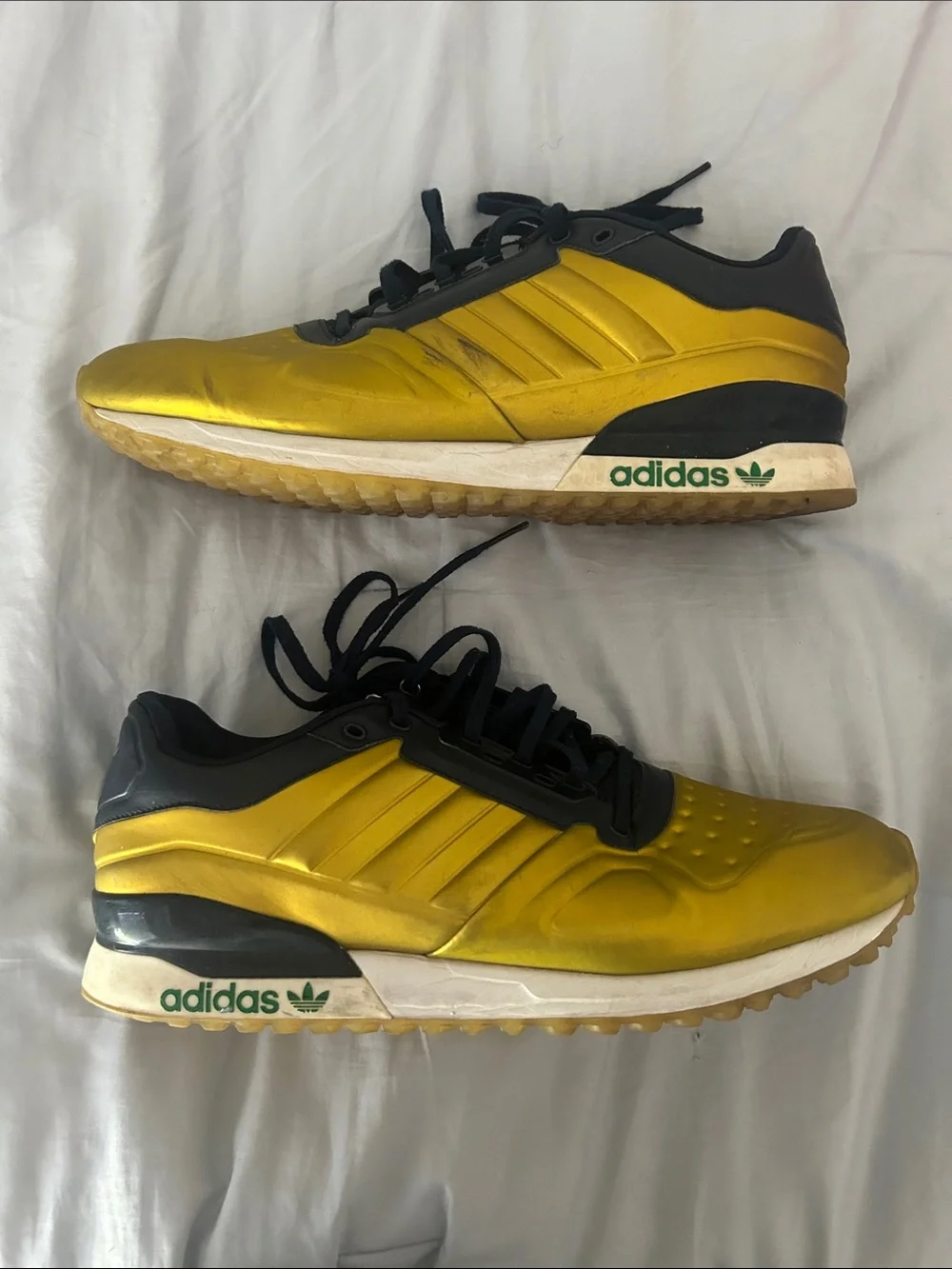 Notre Dame Adidas Men's Yellow and Black Athletic Sneakers